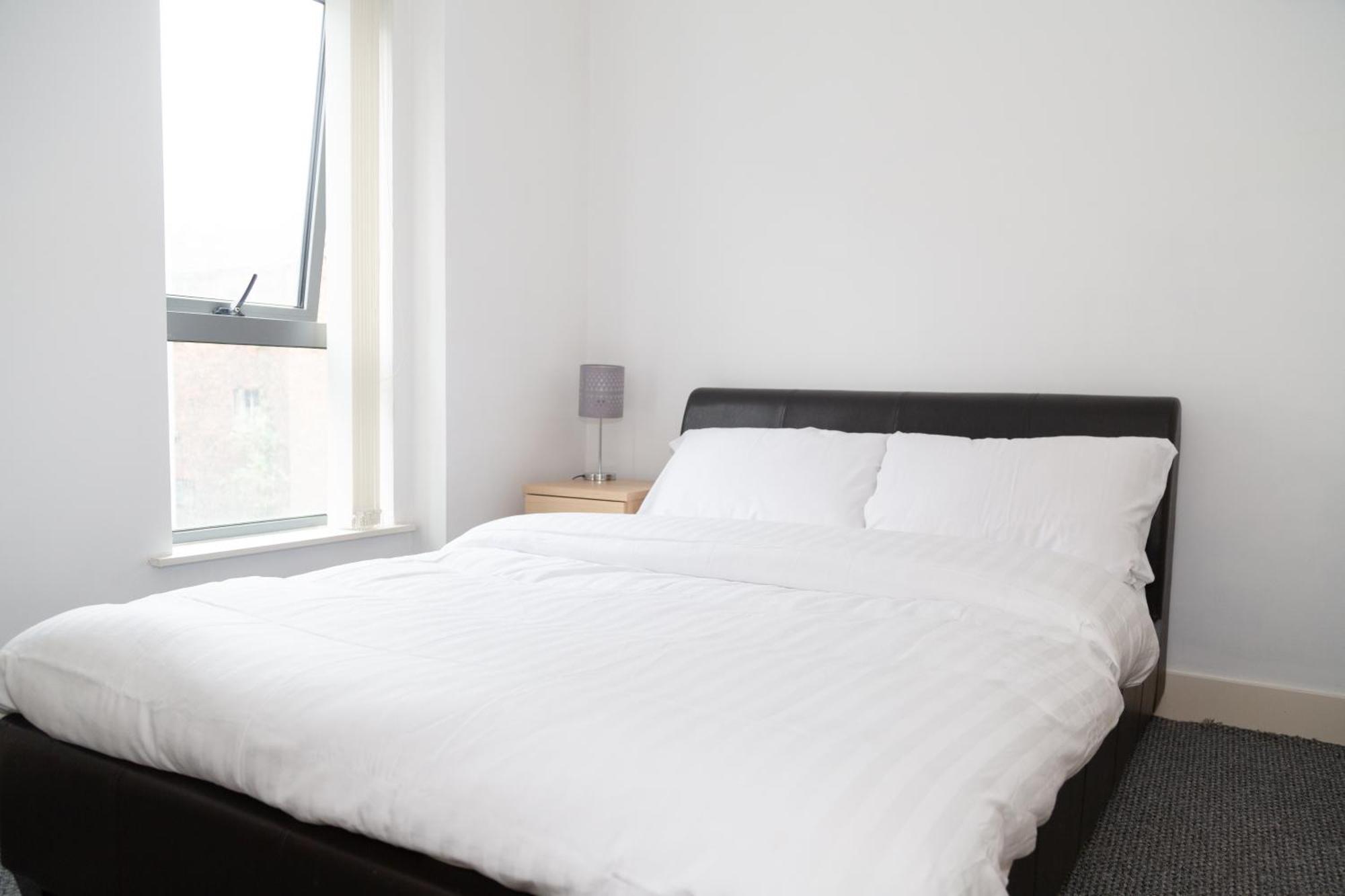 Serviced Apartment In Liverpool City Centre - Free Parking - Balcony - By Happy Days Extérieur photo