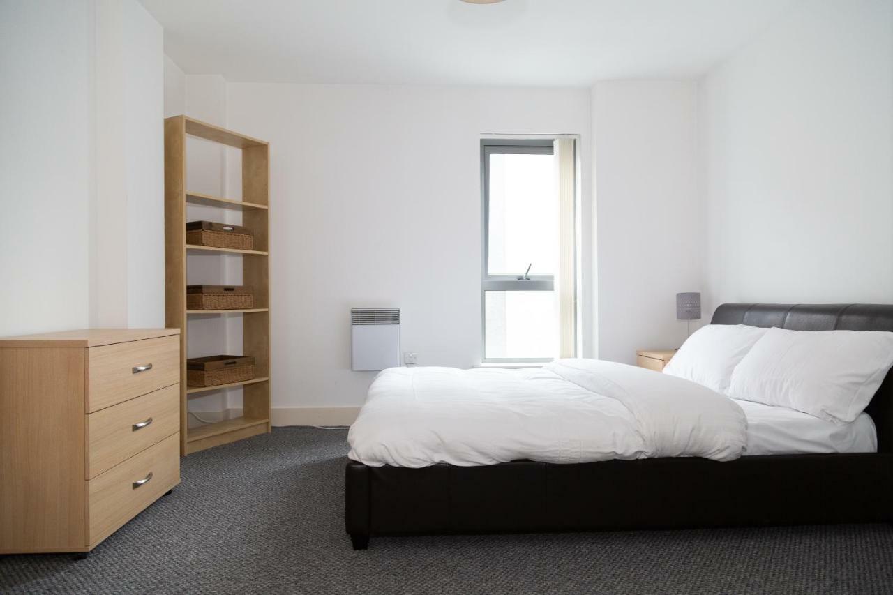 Serviced Apartment In Liverpool City Centre - Free Parking - Balcony - By Happy Days Extérieur photo
