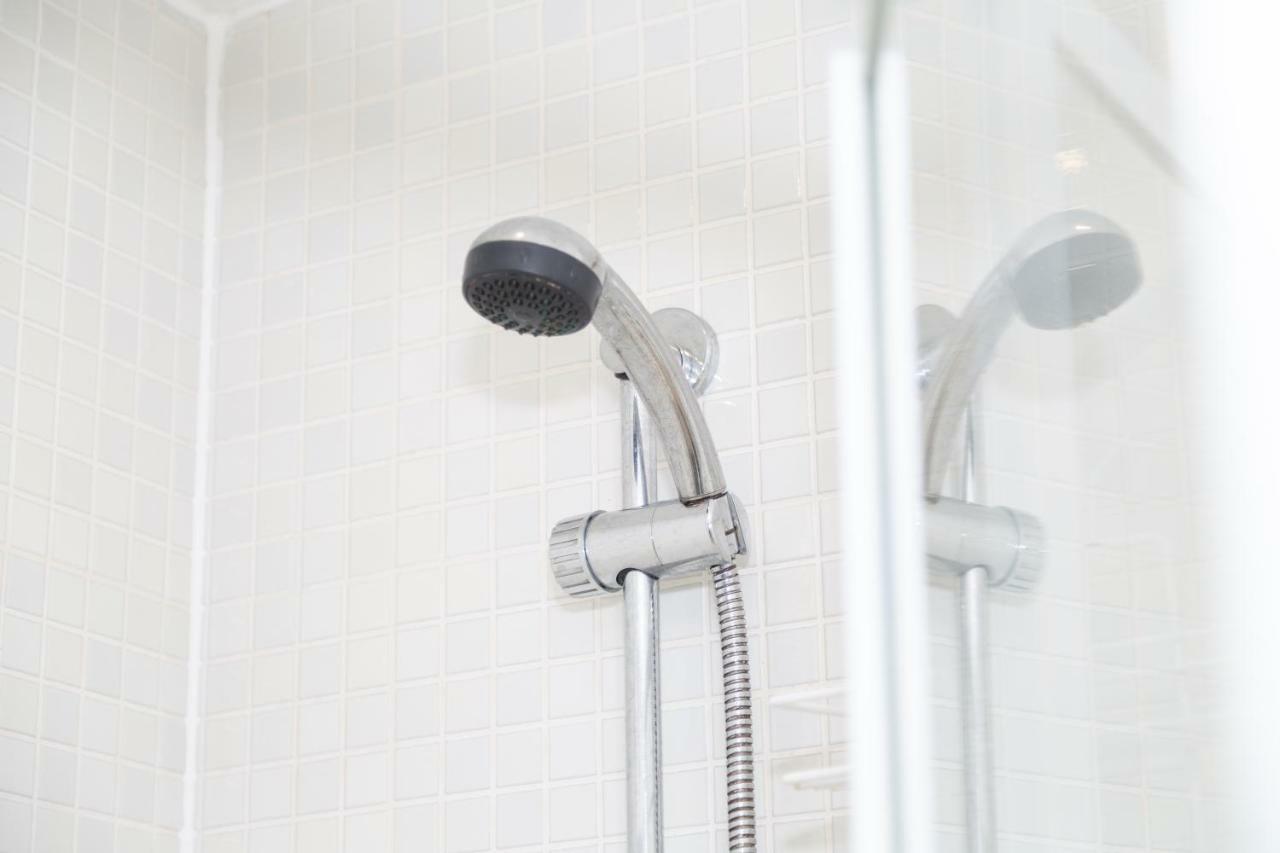 Serviced Apartment In Liverpool City Centre - Free Parking - Balcony - By Happy Days Extérieur photo