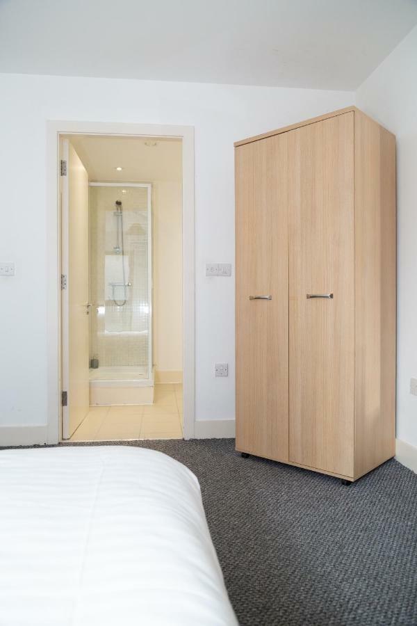 Serviced Apartment In Liverpool City Centre - Free Parking - Balcony - By Happy Days Extérieur photo